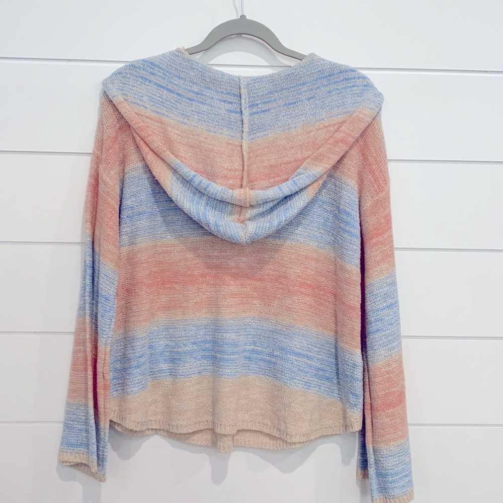 Cute beachy hooded sweater from billabong - Picture 2 of 3